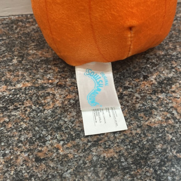 Squishmallows Pumpkin Jodie Halloween - 4” Capsule - Picture 3 of 3